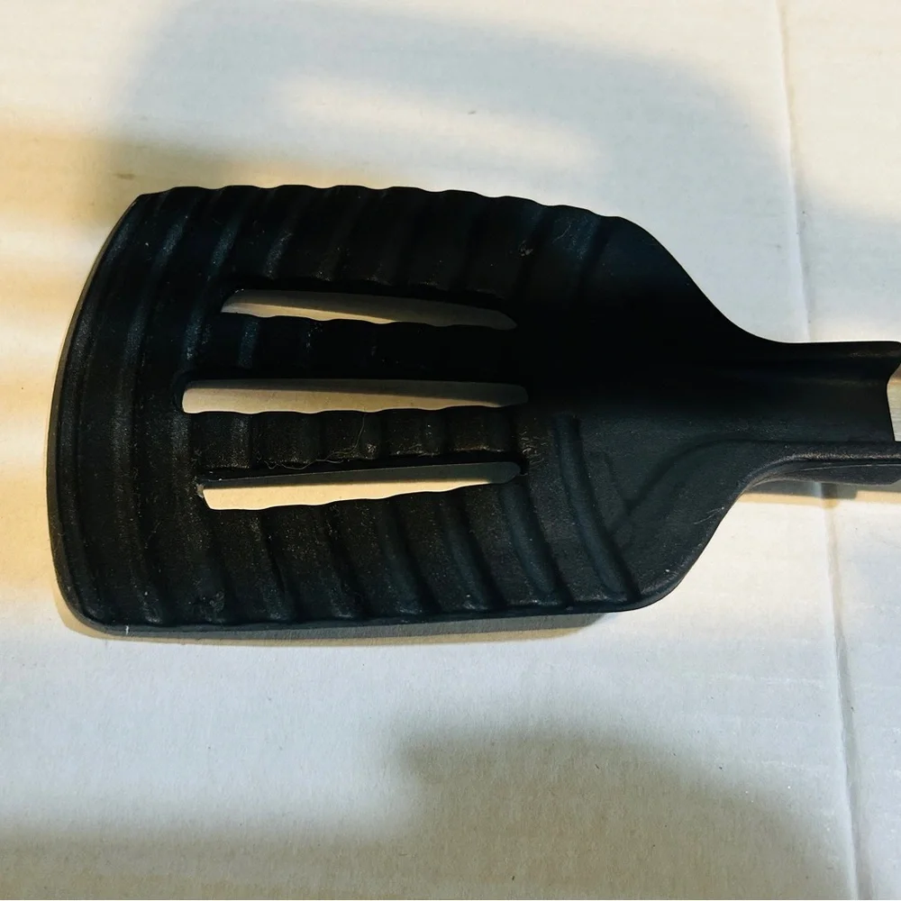 Pampered Chef spatula tongs. New condition. - Picture 4 of 6